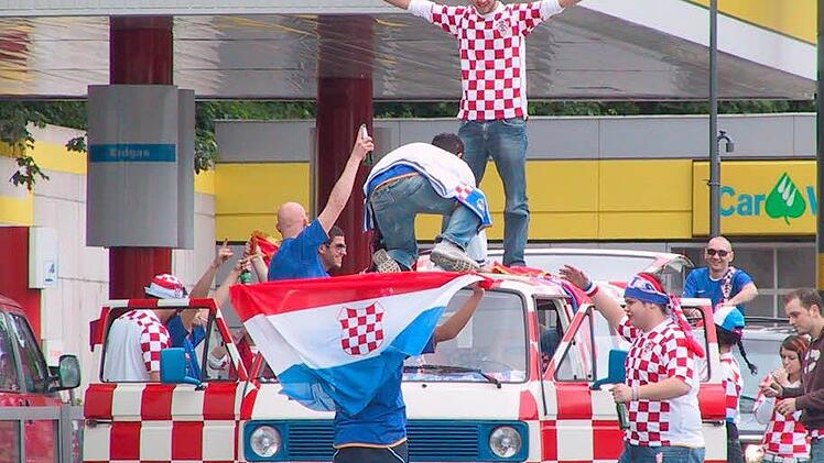 Impressionen vom Empfang der kroatischen Nationalmannschaft am 5. Juni 2006 in Bad Brückenau. Foto: Ralf Ruppert/Archiv Saale-Zeitung