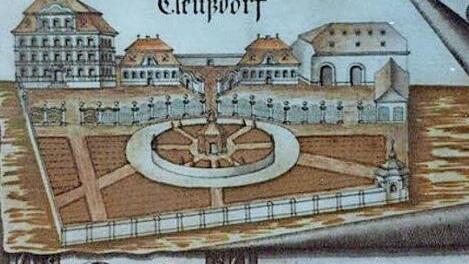 Plan einer symmetrischen Anlage aus dem 18. Jahrhundert. Ausgeführt wurden neben dem Schloss der Stall und die Scheune (rechts), allerdings als rechtwinkeliger Anbau.