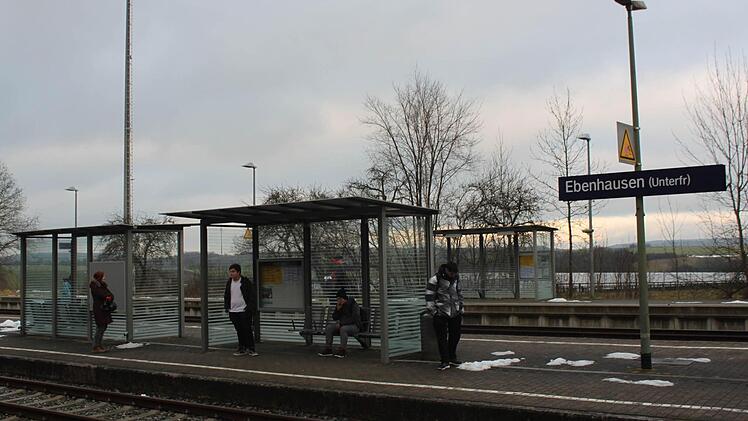 Die Aufenthaltsqualität auf dem Ebenhäuser Bahnhof ist eher bescheiden. Foto: Mäuser