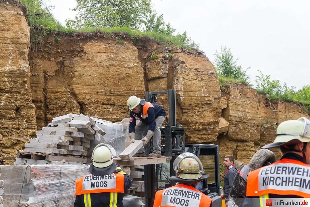 Tödlicher Unfall bei Geroldshausen: Pkw stürzt in Steinbruch