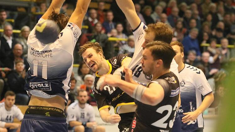 Pontus Zetterman (Nummer 27) und Marcel Timm (23) zählten noch zu den Aktivposten in Lübeck, konnten die Niederlage aber auch nicht verhindern. Foto: Iris Bilek