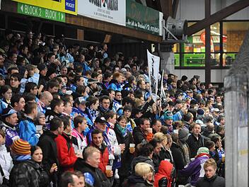 Gro&szlig;er Fan-Andrang herrscht normalerweise bei den Play-offs in den  Eishockey-Ligen, doch  nun wurde  die Spielzeit in der DEL und DEL2 vorzeitig beendet. Peter Mularczyk