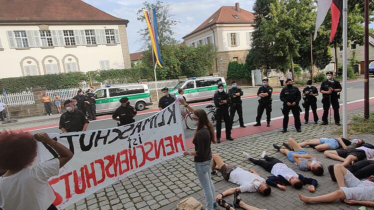 Protest in Bayreuth: Bei den Festspielen veranstalteten Klimaaktivist*innen eine Aktion.