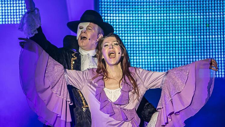 Szene aus "Phantom der Oper" mit Brita A. Halder und Robert WagnerFoto: Jochen Berger