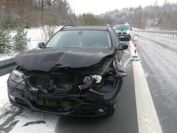 Am Mittwochvormittag kam es auf der A73 in den Kreisen Coburg und Lichtenfels gleich zu mehreren Unf&auml;llen. Schuld waren der Schnee und die Geschwindigkeit.   Foto: Polizei