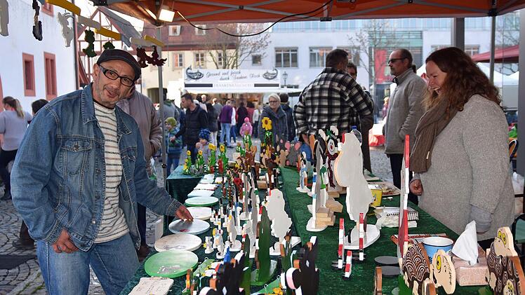 Schöne Figuren aus Holz bot Heike Heinkel aus Poppenhausen an.Ulrike Lanegr