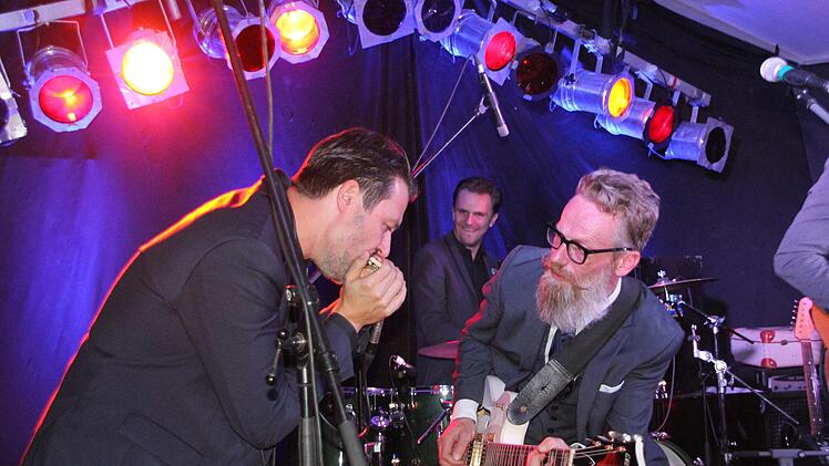 Spielten sich die musikalischen "Bälle" zu: Mark Sepanski (links) und Bart Arnauts (rechts). In der Mitte Drummer Stanley Patty.Friedwald Schedel