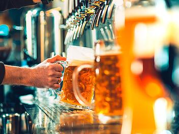 lkohol macht schöner. Das belegt die neuste Studie   aus England. Symbolbild: master 1305/ Adobe Stock