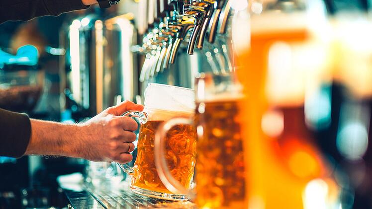 lkohol macht schöner. Das belegt die neuste Studie   aus England. Symbolbild: master 1305/ Adobe Stock