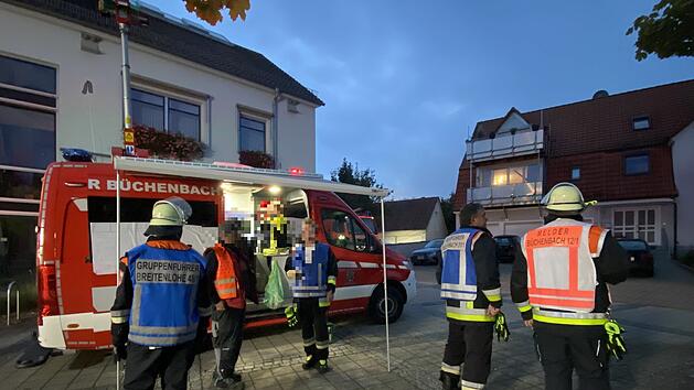 Wohnhaus in Vollbrand: Polizei sucht nach Wohnungsinhaber in der Umgebung