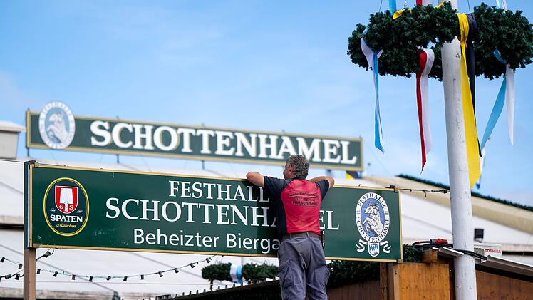 Aufbau Oktoberfest München
