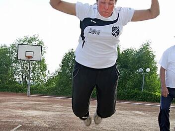 Standweitsprung erfordert Kraft. Melanie Türk schafft 1,68 Meter. Fotos: Sonja Adam