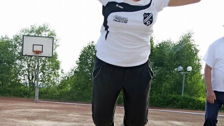 Standweitsprung erfordert Kraft. Melanie Türk schafft 1,68 Meter. Fotos: Sonja Adam