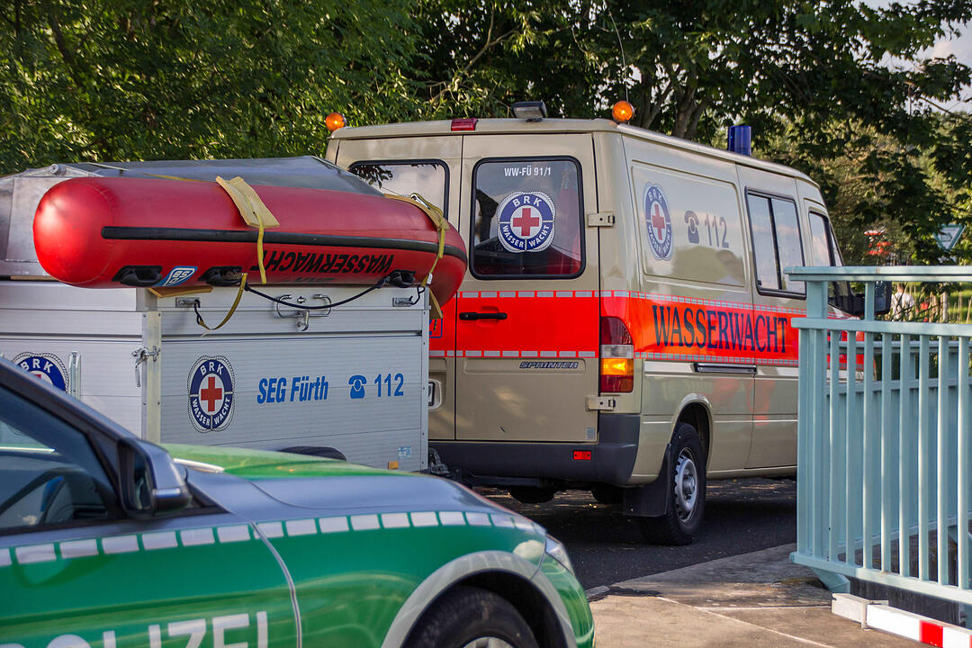 Kind stürzt in die Regnitz: Suchaktion der Rettungskräfte aus Fürth und Erlangen