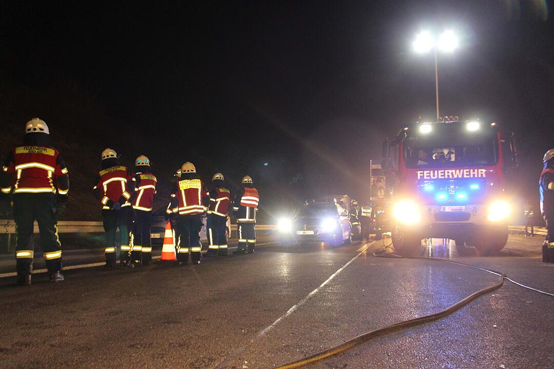 Tödlicher Lkw-Crash auf der A9: Lastkraftwagen kracht in Leitplanke
