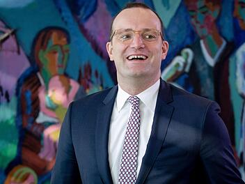 Gesundheitsminister Jens Spahn (CDU) will die Hebammenausbildung reformieren. Die Geburtshilfe soll ein akademischer Beruf werden. Foto: Kay Nietfeld/dpa