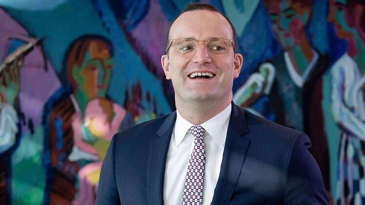 Gesundheitsminister Jens Spahn (CDU) will die Hebammenausbildung reformieren. Die Geburtshilfe soll ein akademischer Beruf werden. Foto: Kay Nietfeld/dpa