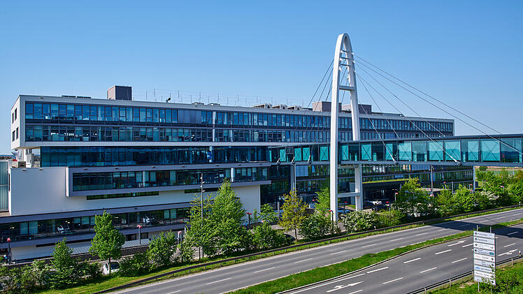 Puma-Pressebild: Puma-Firmenzentrale in Herzogenaurach (mit "Puma-Brücke")
