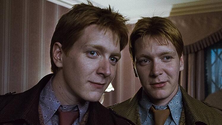 Zum Verwechseln &auml;hnlich: Oliver und James Phelps als George und Fred Weasley in "Harry Potter und die Heiligt&uuml;mer des Todes: Teil 1".