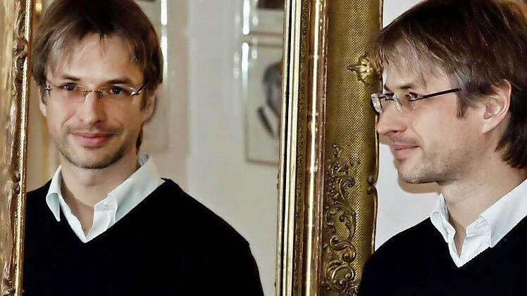 Oscar Wildes Roman "Das Bildnis des Dorian Gray" hat Roland Fister in eine eigene "Musical-Oper" verwandelt. Sein "Dorian Gray" erlebt Anfang Juni seine Uraufführung am Landestheater Coburg. Der Komponist wird dabei als Dirigent in eigener Sache am Pult stehen.Foto: Jochen Berger