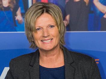 Claudia Neumann (54) kommentierte das WM-Spiel zwischen Japan und Kolumbien. Foto: ZDF / Sven Pietschmann