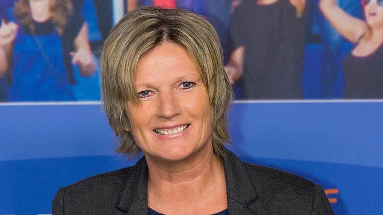 Claudia Neumann (54) kommentierte das WM-Spiel zwischen Japan und Kolumbien. Foto: ZDF / Sven Pietschmann