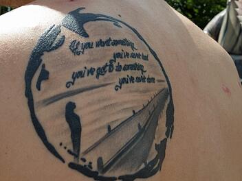 Tattoos bei Rock im Park sind viele zu finden. Foto: Sarah Dann