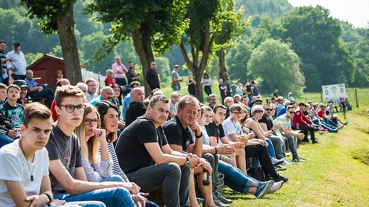 270 Zuschauer warteten im Spitzenspiel vergeblich auf einen Treffer.