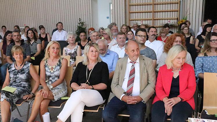 Gerlinde Megges, ihr Lebensgefährde, Schulrätin Susanne Voode, Schulamtsdirektorin Claudie Schmidt und ihre Vorgängerin Ulrike Brech.  Helmut Will