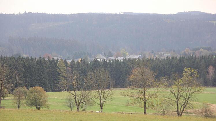 Blick von der Straße zwischen Nordhalben und Rodacherbrunn auf Titschendorf Foto: Friedwald Schedel