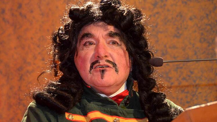 Dr. Reiner Jesse, einer der Kissinger Schlaraffia-Ritter als Fürst Ferenc Rakoczy.  Foto: Peter Rauch