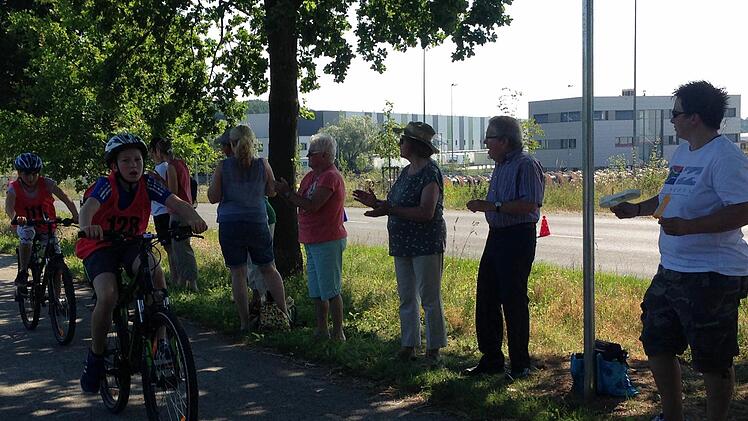 Aus nächster Nähe wurden die Radfahrer angefeuert.  Foto: Daniel Ruppert