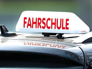 Fahrschulen suchen händeringend Fahrlehrer.dpa