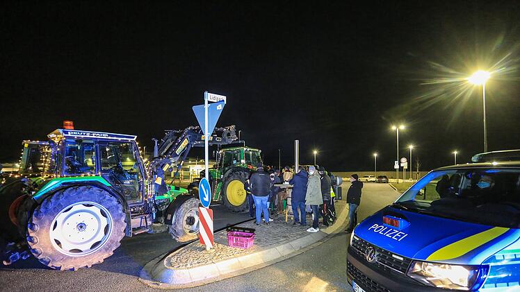 Landwirte blockieren Lidl-Zentrallager in Oberfranken