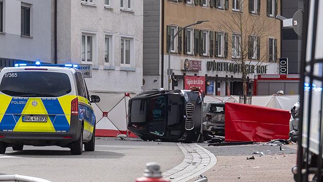 Lastwagen erfasst Mutter und Kind - beide tot