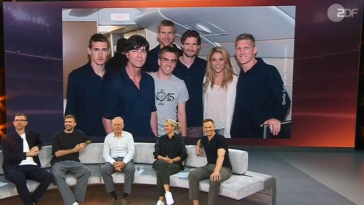 Der Beweis: Per Mertesacker (Foto, hinten, Mitte) hat mal Shakira getroffen.