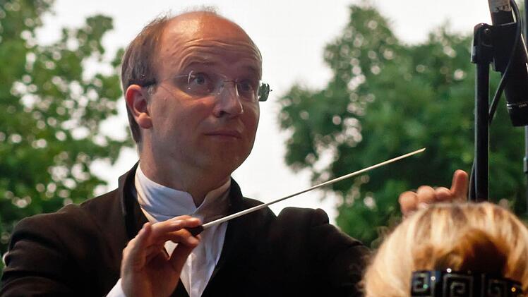 Roland Kluttig beim Klassik-Open-Air im Coburger Rosengarten.