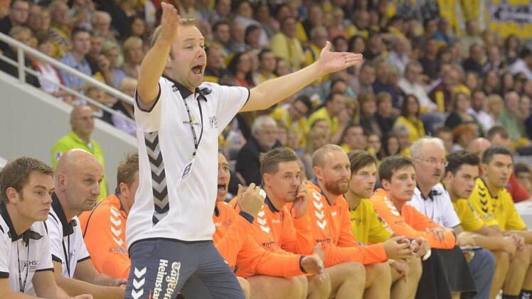 Der HSC Coburg hat es wieder selbst in der Hand! Trainer Jan Gorr kann mit seiner Mannschaft Meister in der 3. Liga werden.  Foto: Archiv