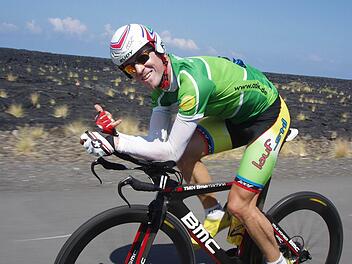 Probefahrt durch die Lavafelder auf Big Island: Markus Unsleber beim Radtraining auf Hawaii. Foto: privat