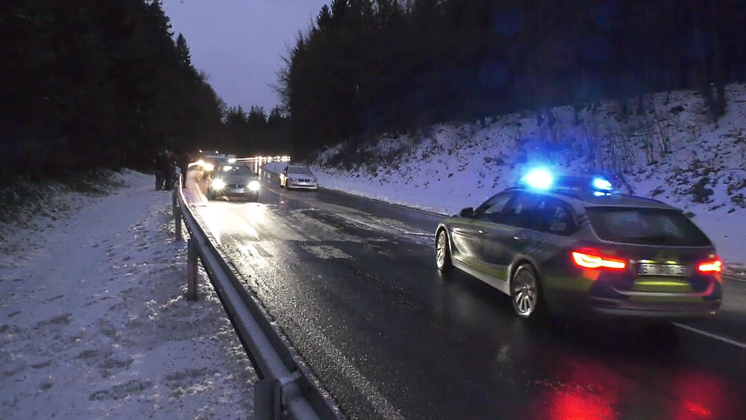 Wintereinbruch in Franken: Blitzeis und Schnee