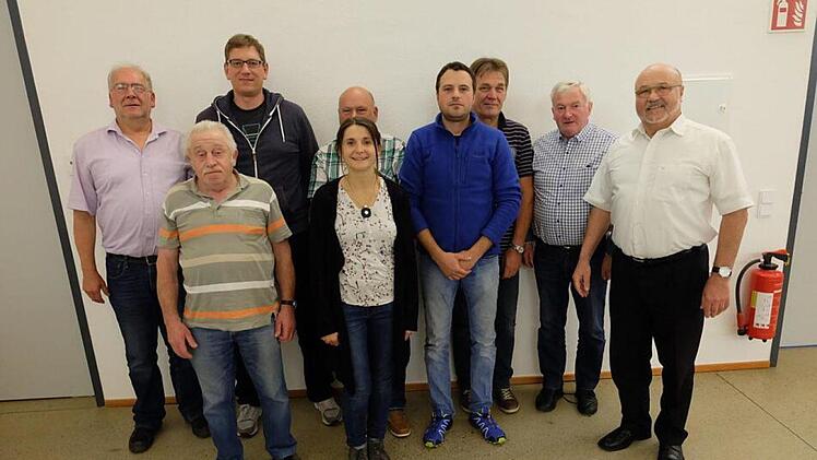 Der amtierende Vorstand (hinten, von links):  Werner Wenzel, Daniel Bauernschubert, Hugo Braun, Achim Reuß, Siegfried Geier, Heinz Amling (Landesvorstand); vorne, von links: Berthold Röß, Anja Lesin-Schmitt, Dominik Schmitt.  Es fehlt: John Hotaling. Das Bild erstand noch vor den Corona-Beschränkungen. Foto: Philipp Bauernschubert