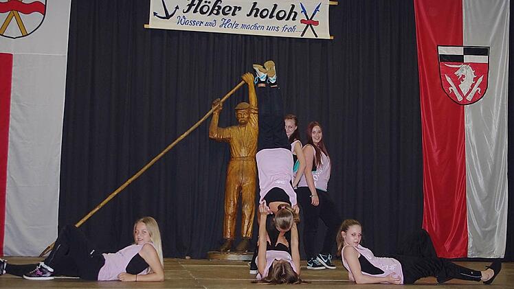 Verschiedene Altersgruppen der Aerobic Kids sowie der Hip-Hop-Dancers des TV Unterrodach zeigten temperamentvolle Tänze. Foto: Heike Schülein