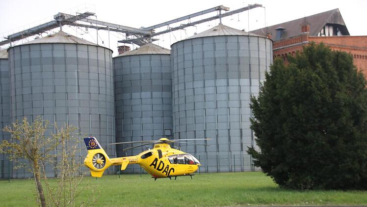 Mit diesem Rettungshubschrauber wurde der schwer verletzte Feuerwehrkamerad zunächst ins Klinikum Bayreuth geflogen.   Noch in der Nacht wurde er in die Uniklinik nach Erlangen verlegt. Foto: Archiv/Katrin Geyer