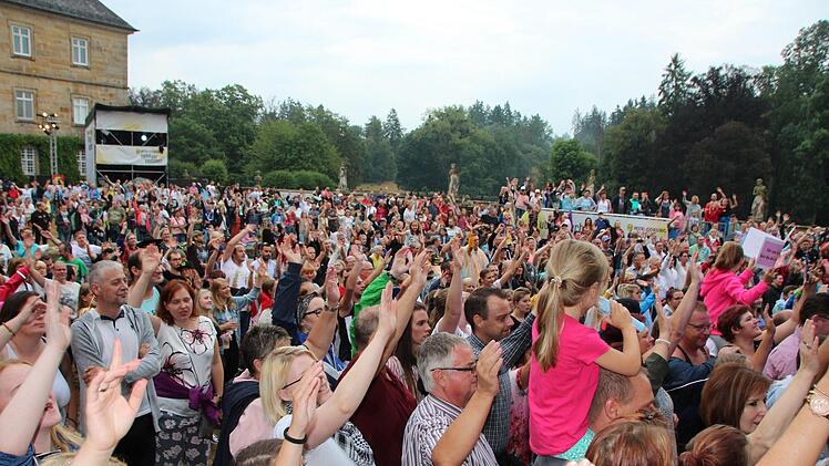 Vanessa-Mai-Konzert beim HUK-Coburg-Open-Air-Sommer im Tambacher Schlosshof.Oliver Schmidt