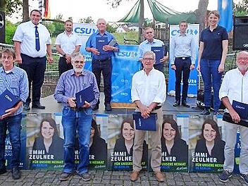 Die Geehrten mit (v.l.) Uwe Ehrsam, Bürgermeister Jochen Weber, Vorsitzender Daniel Richter, Hans Fischer, Alfons Dümlein, Elmar Dümlein, Jürgen Widenka, Zweiter Vorsitzender Michael Stettner, Emmi Zeulner MdB, Carlo Scheidt