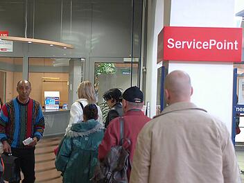 Fr&uuml;her hie&szlig; der Servicepoint noch Auskunft oder Information. Heutzutage jedoch wird alles "verenglischt".  Foto: Ronald Rinklef