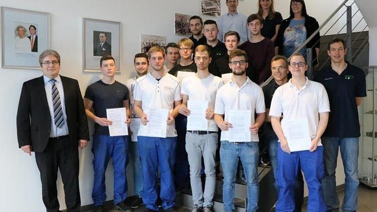 In Höchstadt schlossen 17 Azubis ihre Ausbildung erfolgreich ab. Foto: Schaeffler