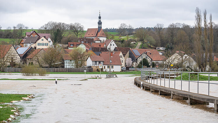 Hochwasser in Franken: Dauerregen sorgt für Überschwemmungen in mehreren Landkreisen
