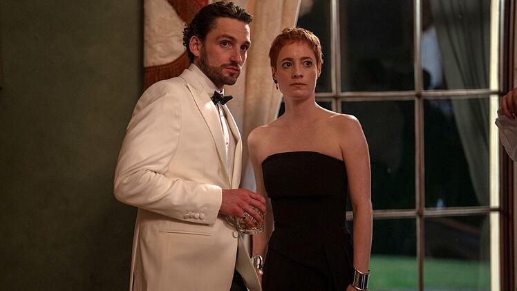 Declan Dempsey (Laurie Davidson), Sohn des Gangsterbosses und Nina Dr&acirc;gus (Leonie Benesch), haben ein ambivalentes Verh&auml;ltnis zueinander.