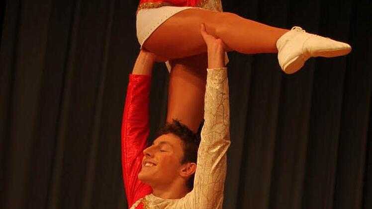 Das Tanzpaar Hannah Hendel und Anton Gomer übertraf sich selbst. Beide hatten tolle Hebefiguren einstudiert.